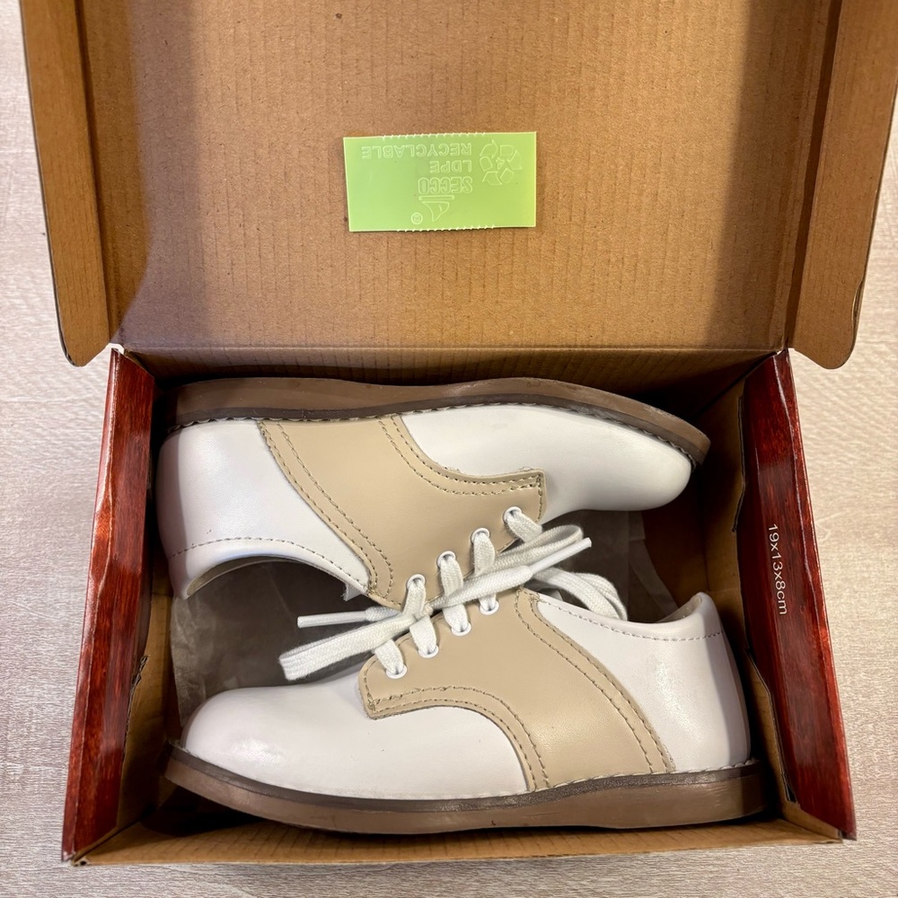 LIKE NEW Footmates Cheer Saddle Oxfords